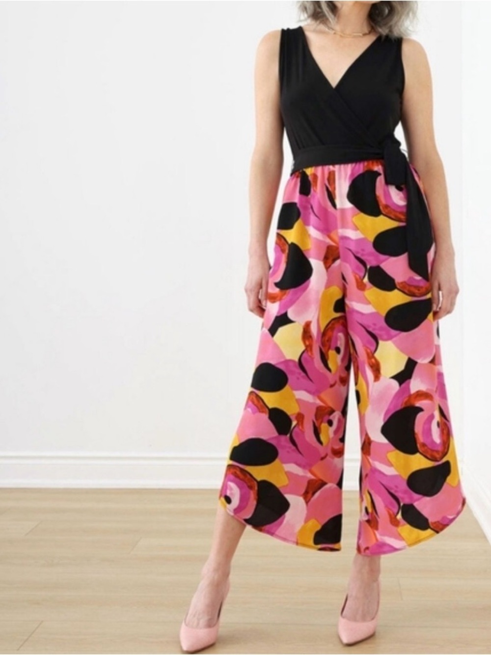 CLEO Pebble Crepe Tulip Leg
Jumpsuit Vibrant Pink and Black Size Medium